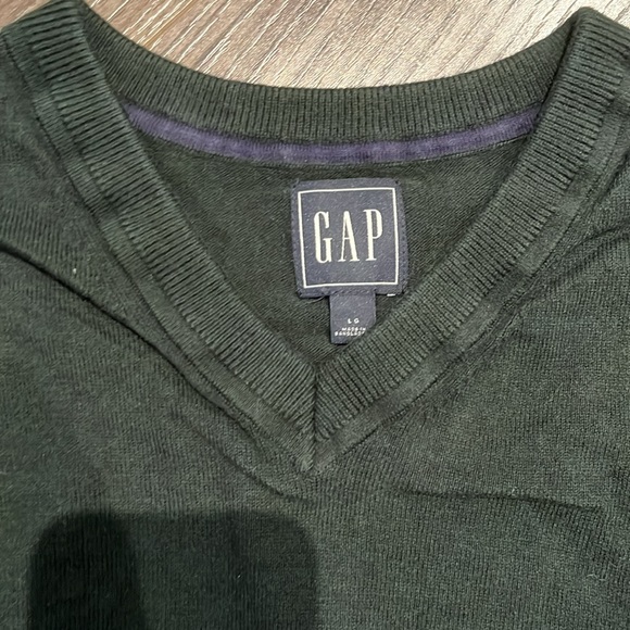 Gap bundle of 4 v neck sweaters all large 2 green one black and one blue - Picture 2 of 5